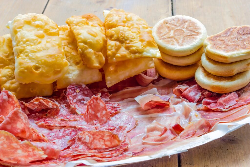 Gnocco y tigelle con fiambre